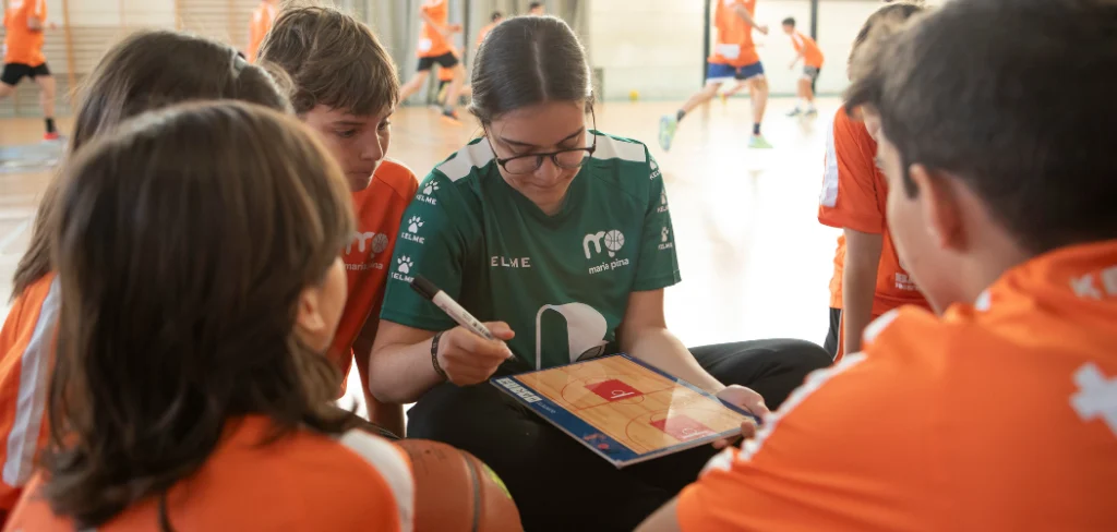 ¿Qué actividades se realizan durante un campus de baloncesto: entrenamientos, prácticas…?